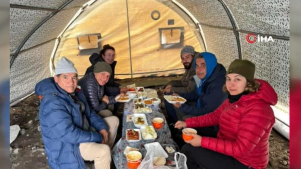 Ağrı Dağı’na Tırmanan İki Dağcı Donarak Öldü