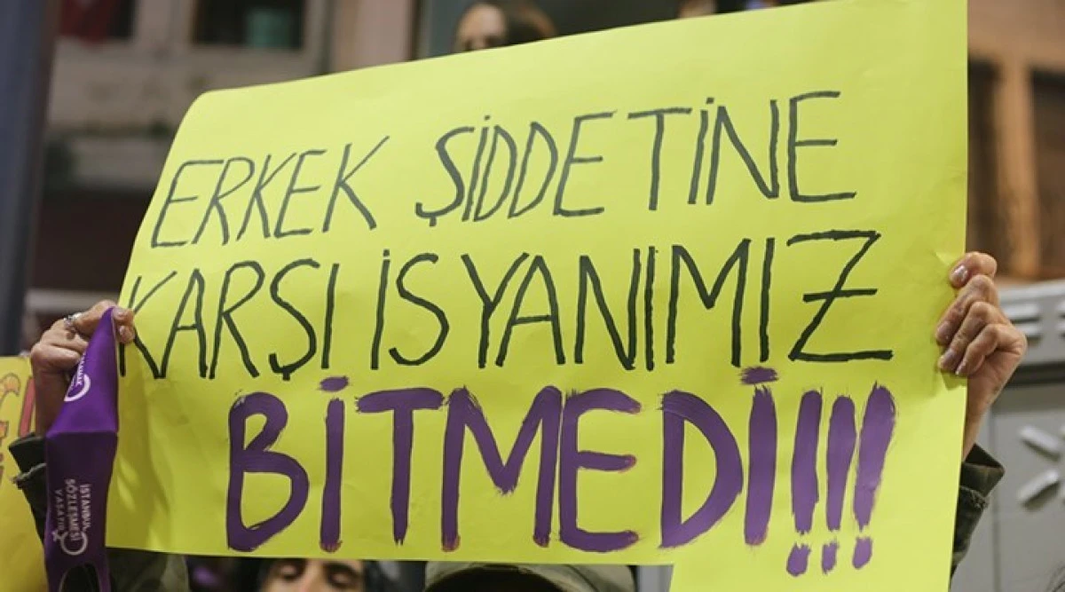 Ayrılmak isteyen kız arkadaşını darp etti: '&Ccedil;ok &uuml;zg&uuml;n&uuml;m' dedi!