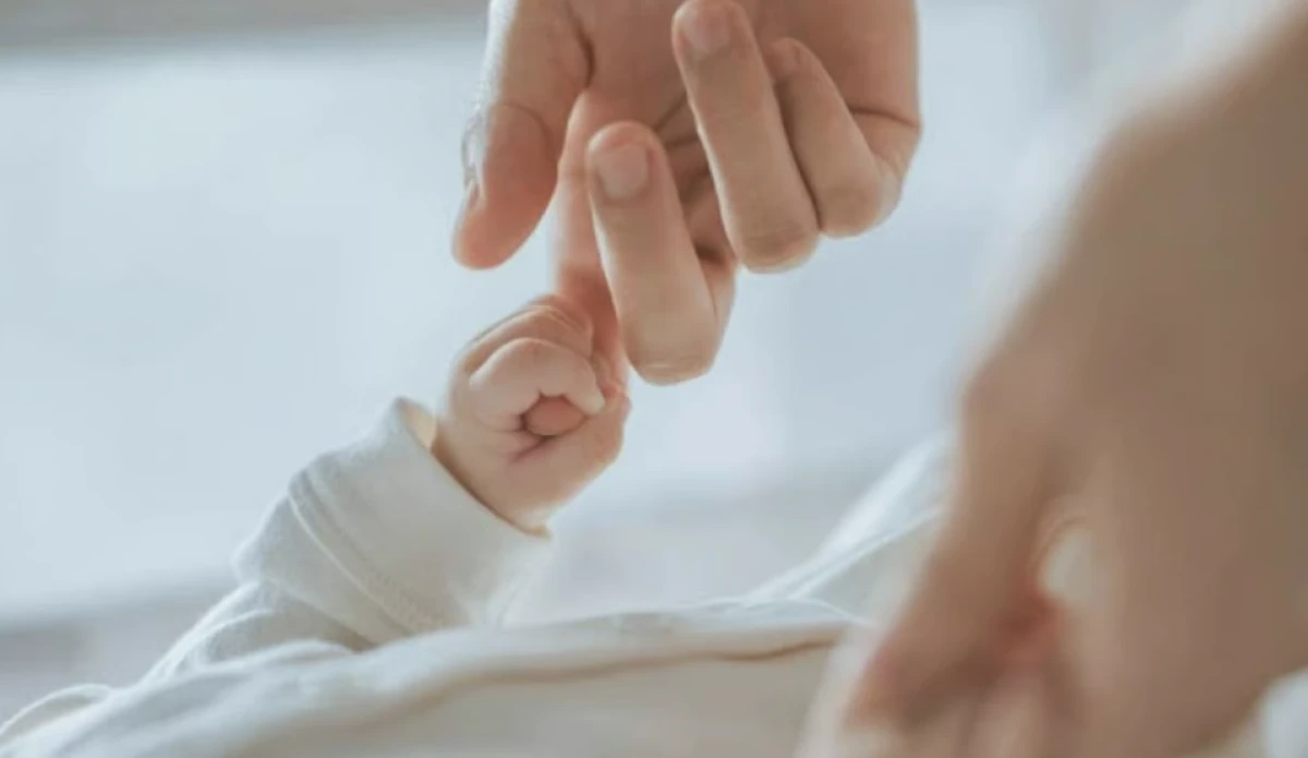 Bakan duyurdu: Doğum izni resmen değişti 