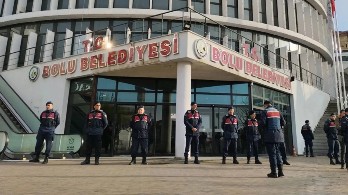 Bolu Belediyesi&rsquo;ne şafak operasyonu! 3 kişi g&ouml;zaltında