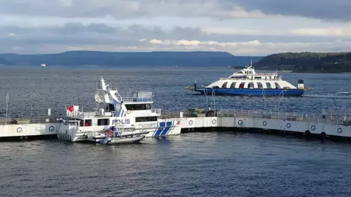 &Ccedil;anakkale&rsquo;nin iki g&ouml;zde adasında feribot seferleri iptal edildi