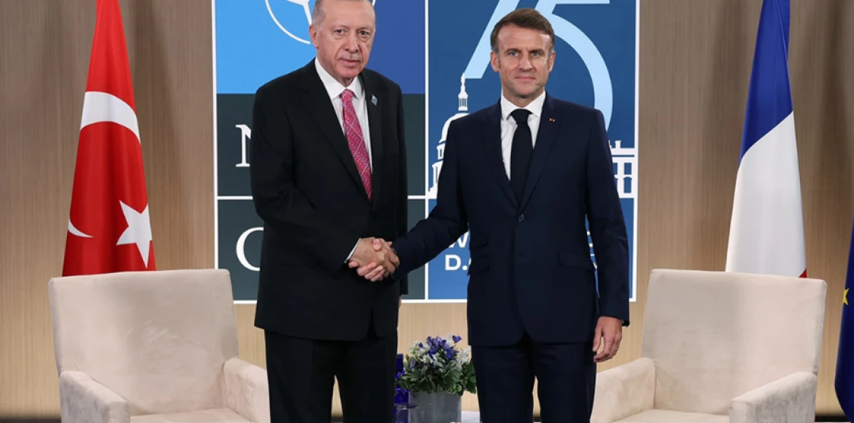 Cumhurbaşkanı Erdoğan ve Macron arasında kritik görüşme