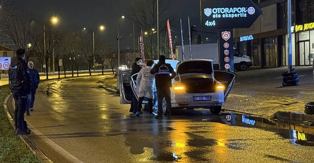 "Dur" ihtarına uymayan aracın i&ccedil;inden el bombası &ccedil;ıktı!