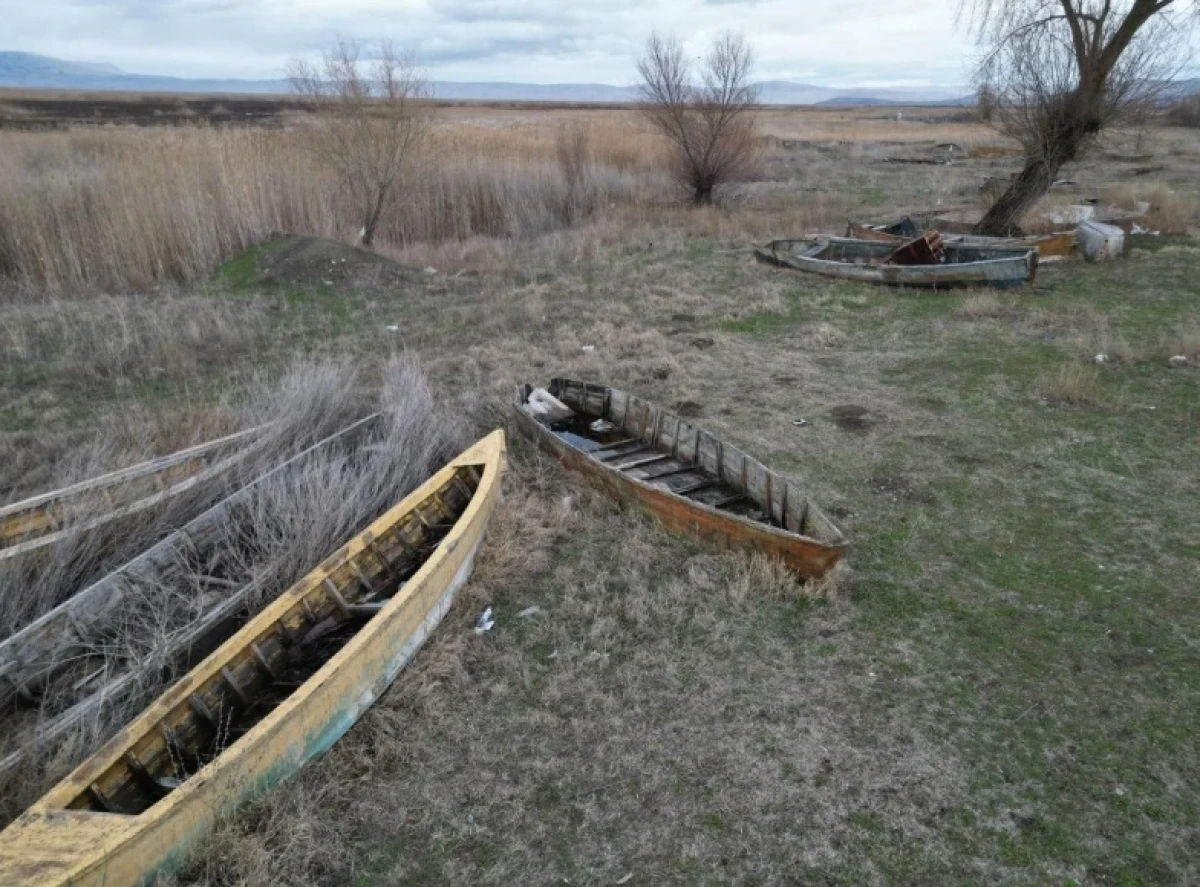 Eber G&ouml;l&uuml;'nde sular &ccedil;ekildi: Eski halinden eser yok!