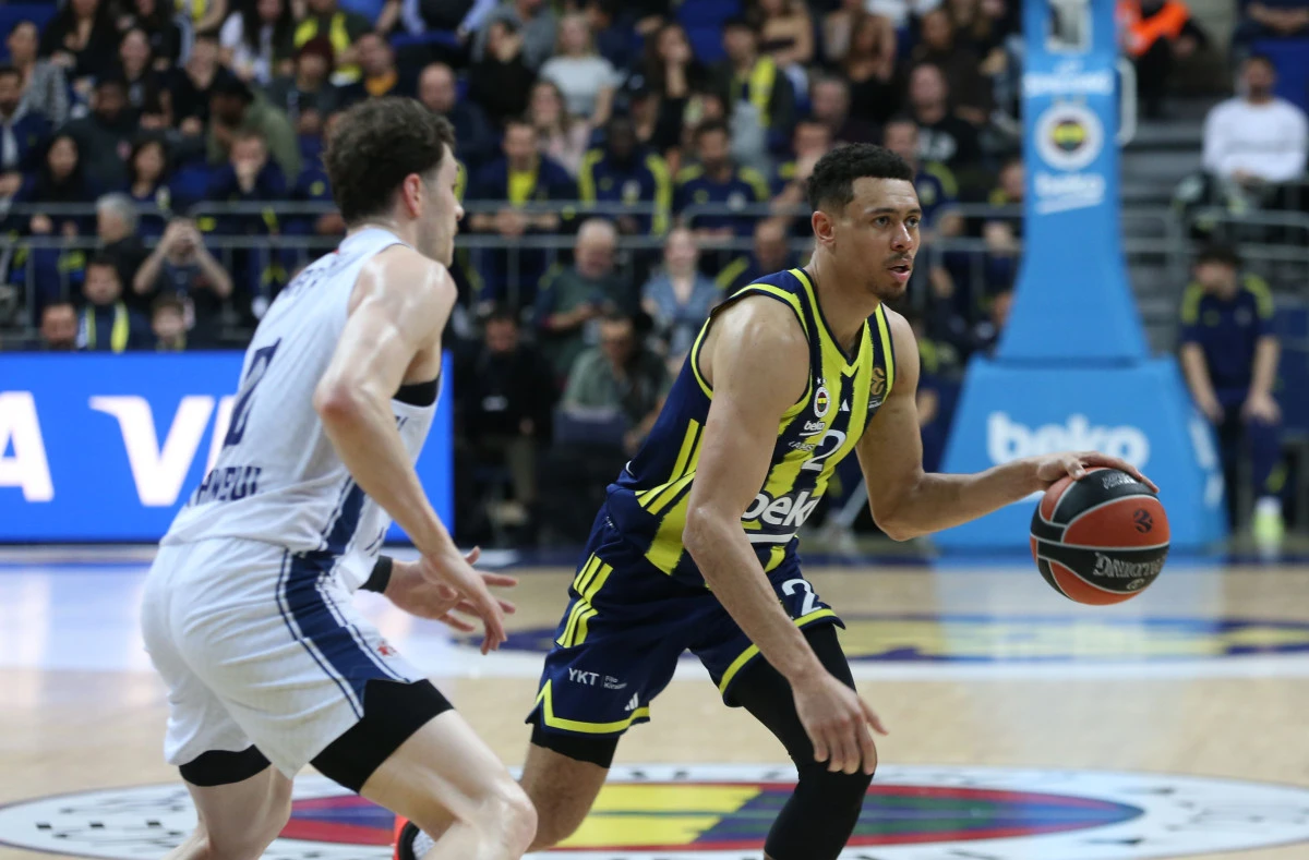 EuroLeague&rsquo;de T&uuml;rk derbisini kazanan Fenerbah&ccedil;e oldu