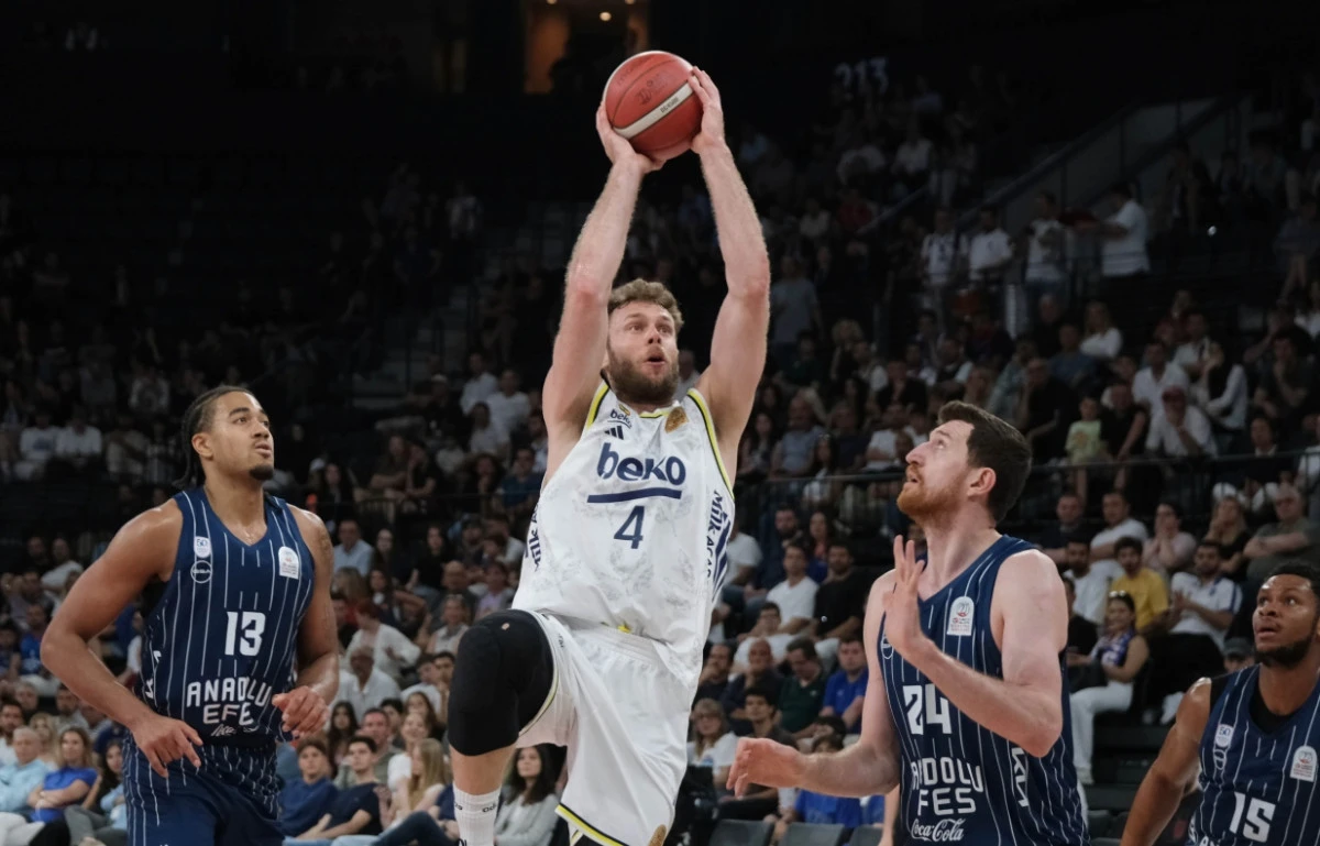 Fenerbah&ccedil;e Beko adını finale yazdırdı