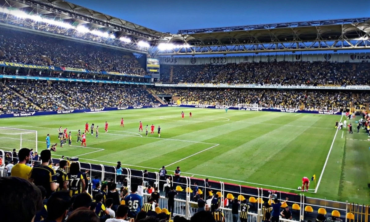 Fenerbah&ccedil;e&rsquo;nin yeni hocasını canlı yayında a&ccedil;ıkladı
