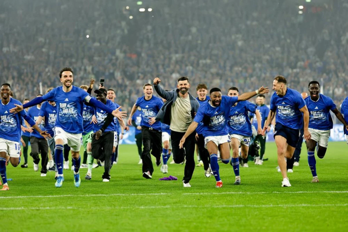 Galibiyeti Kenan Karaman getirdi: Schalke, Bundesliga'ya geri d&ouml;nd&uuml;