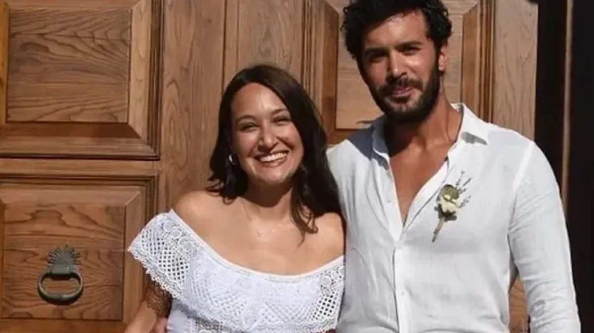 Gupse &Ouml;zay ve Barış Ardu&ccedil; kızlarını ilk kez paylaştı
