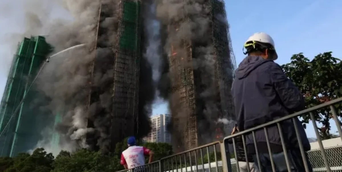Hong Kong'daki dev konut kompleksinde korkunç yangın: 36 ölü, 279 kayıp