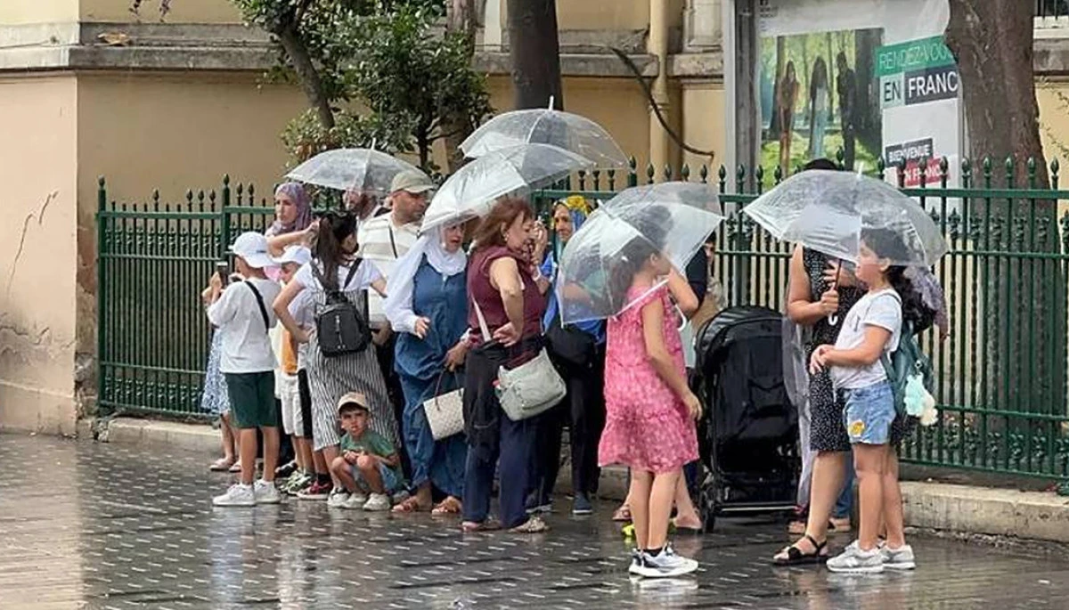 İstanbul'da okullara 'fırtına' engeli: Saat 16.00'da tatil edildi