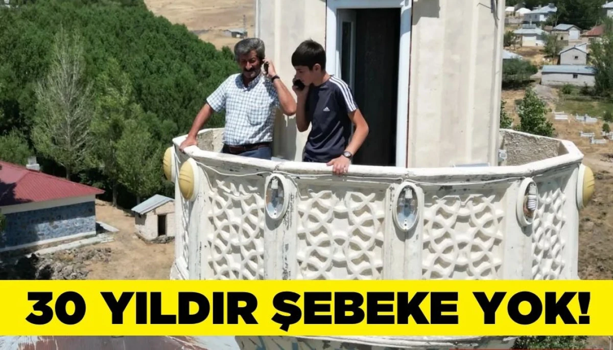 Mahalleli Cep Telefonuyla Konuşmak İçin Minareye Çıkıyor