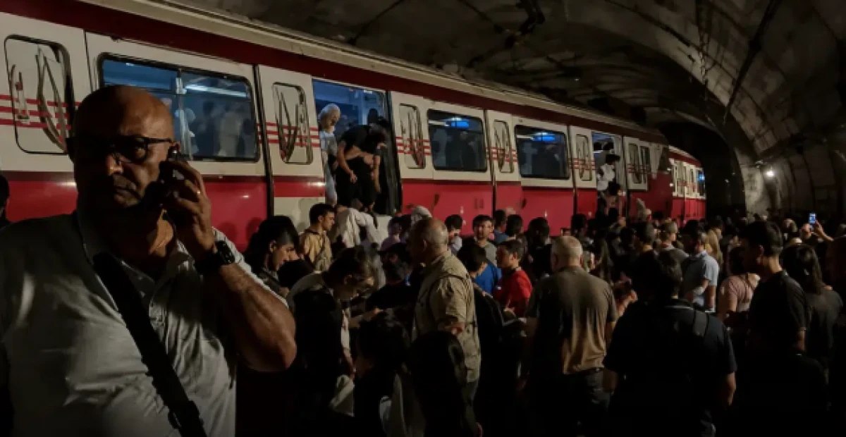 Metro raydan &ccedil;ıkmıştı: Seferler normale d&ouml;nd&uuml;!
