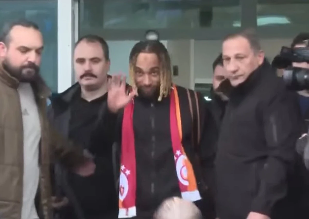 Sacha Boey Galatasaray i&ccedil;in geldi