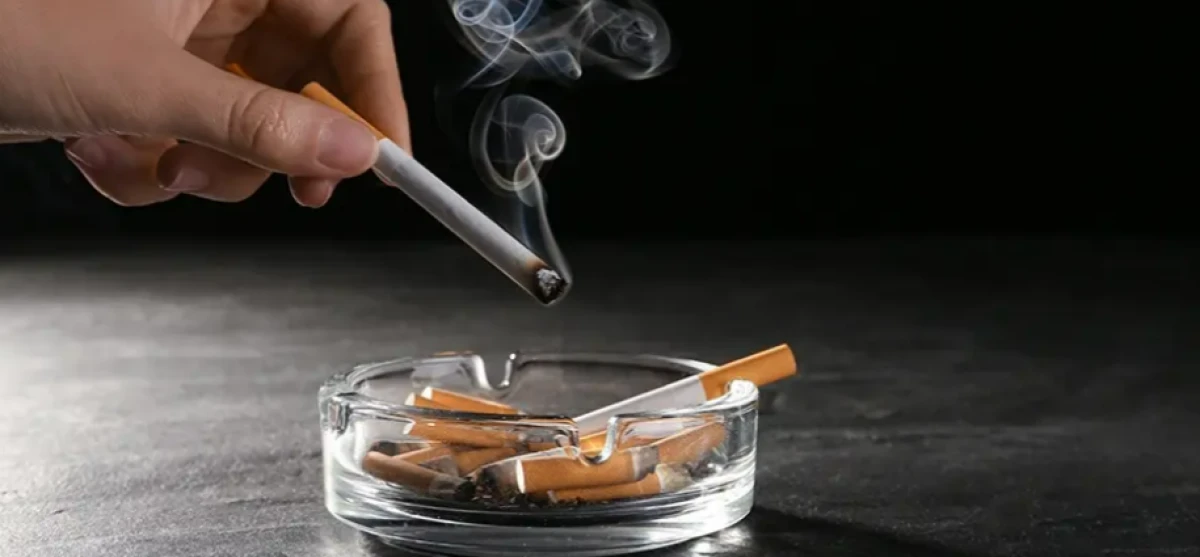 Sağlı Bakanlığı t&uuml;t&uuml;nle m&uuml;cadelede SMS d&ouml;nemi başlatıyor