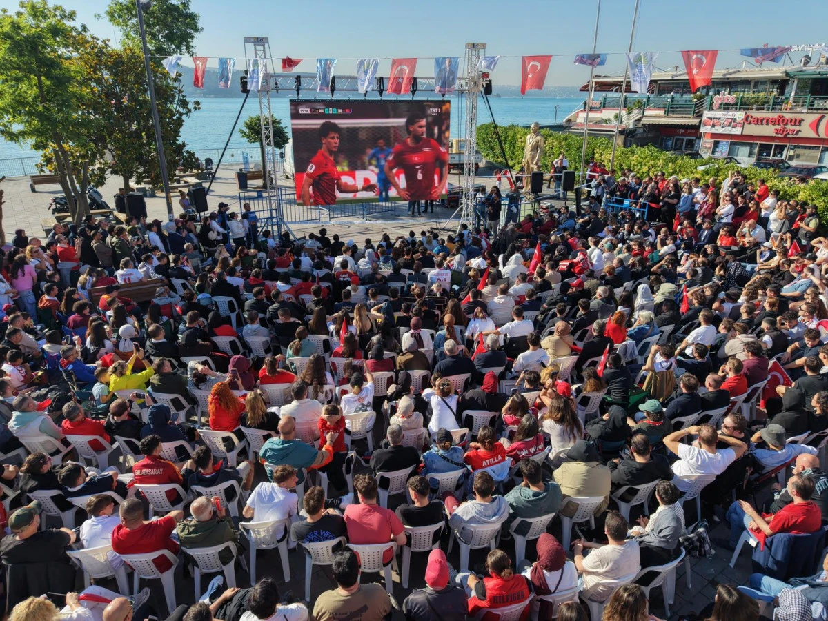 Sarıyer&rsquo;de Milli Takım heyecanı dev ekranda yaşandı