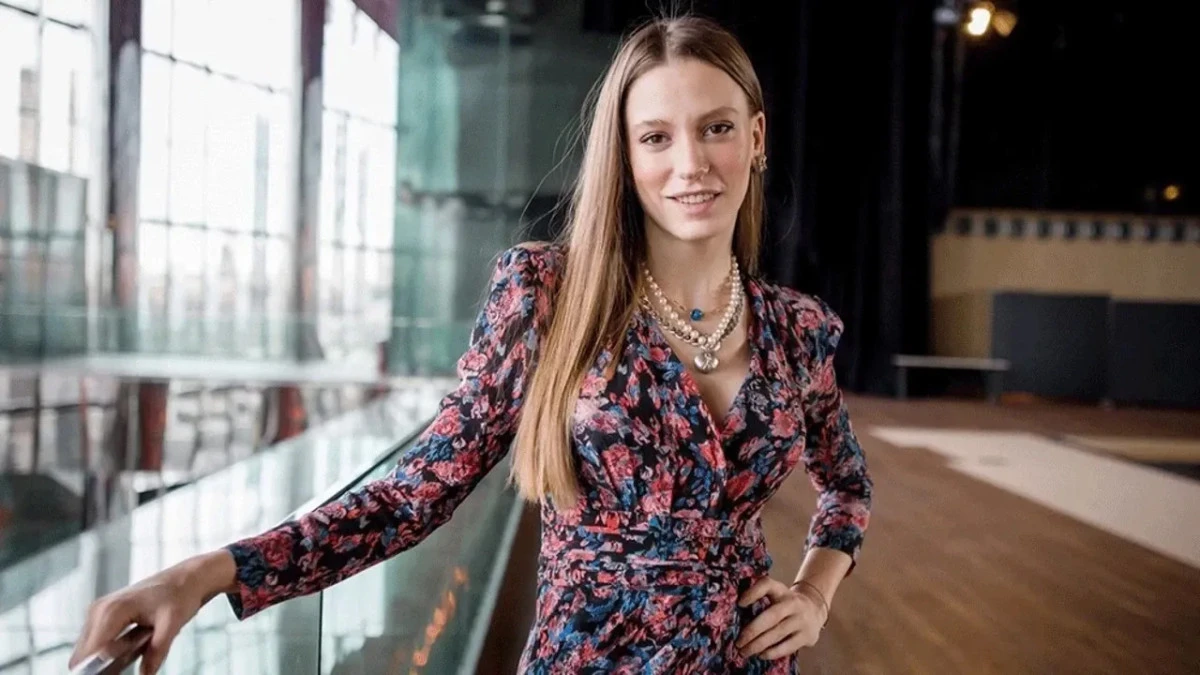 Serenay Sarıkaya da o akıma uydu! &Uuml;nl&uuml; oyuncudan radikal karar