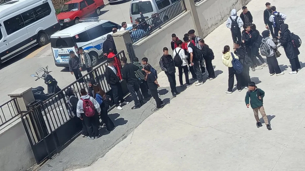 Şimdi de Gaziantep! Lise &ouml;n&uuml;nde silahlı saldırı