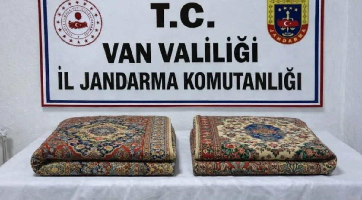 Van'da 1,2 milyon TL değerinde g&uuml;mr&uuml;k ka&ccedil;ağı halı ele ge&ccedil;irildi